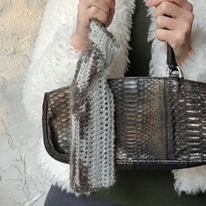 Smartphone Accessory Crochet Alpaca Sweater Pouch Bag iPhone Minimalist Tech